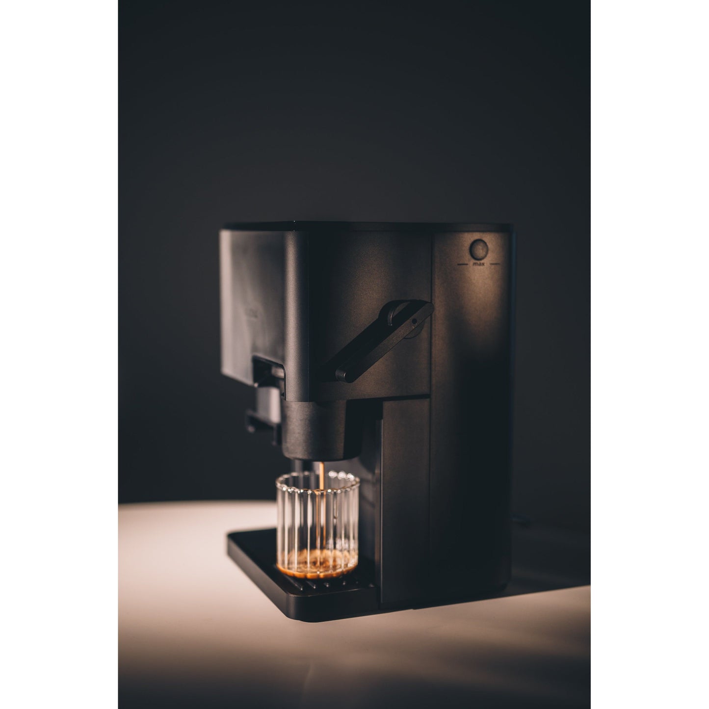 Kaffee in höhster Qualität: Der Nivona Cube 4106 mit bis zu 15 bar Pumpendruck 